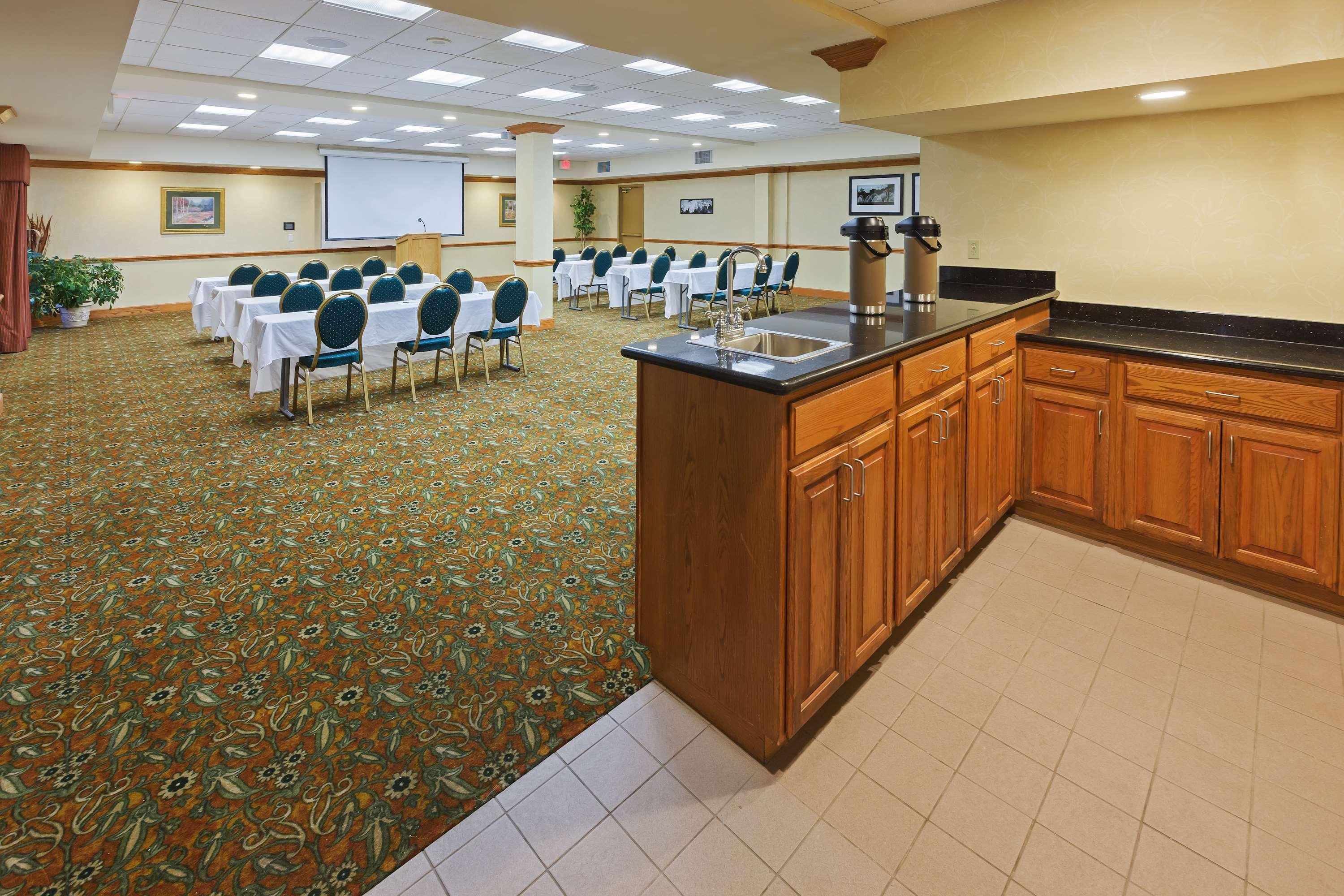 Country Inn & Suites By Radisson, Oklahoma City At Northwest Expressway, Ok Business photo